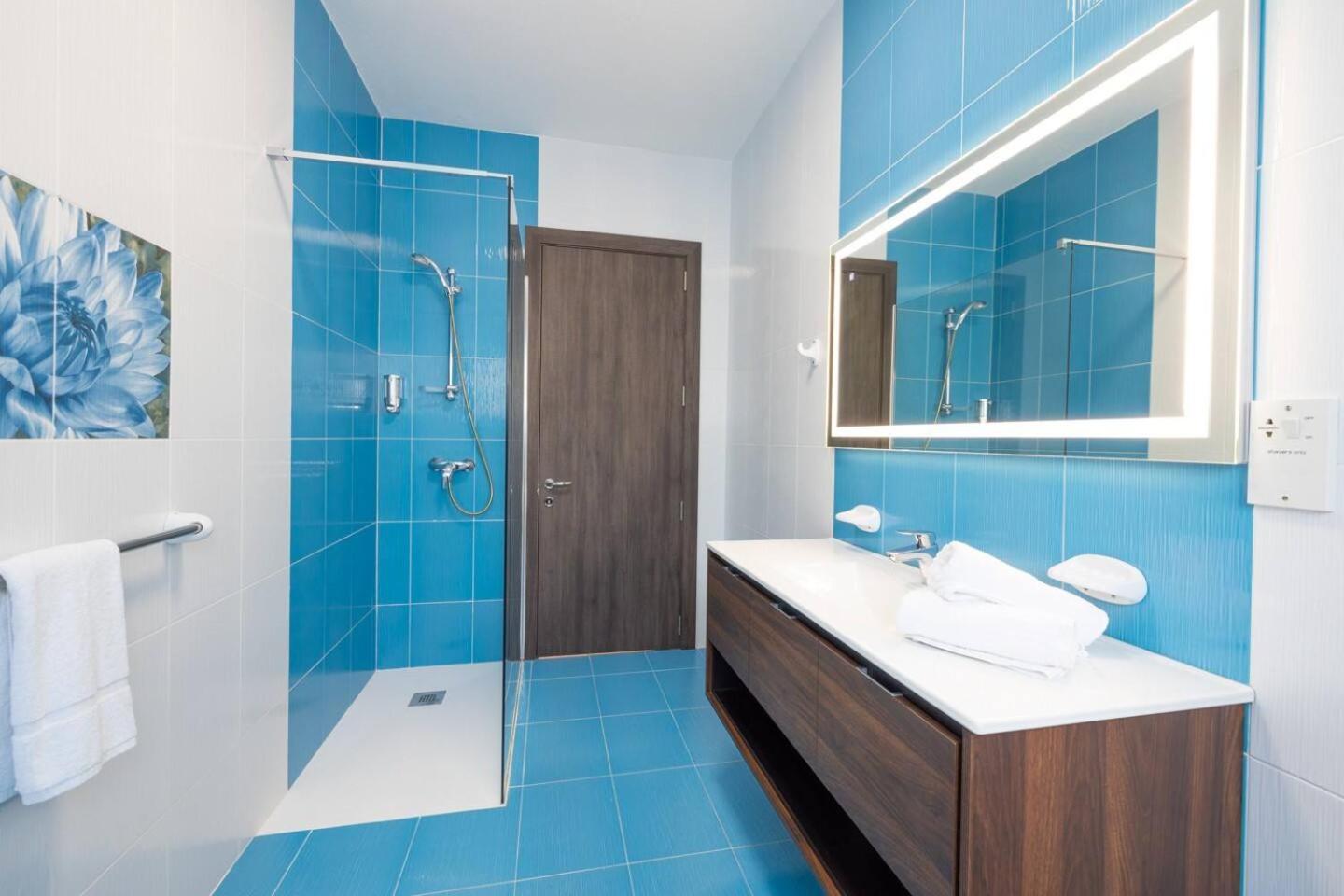 Lorella - Private Pool, Jacuzzi By Homely