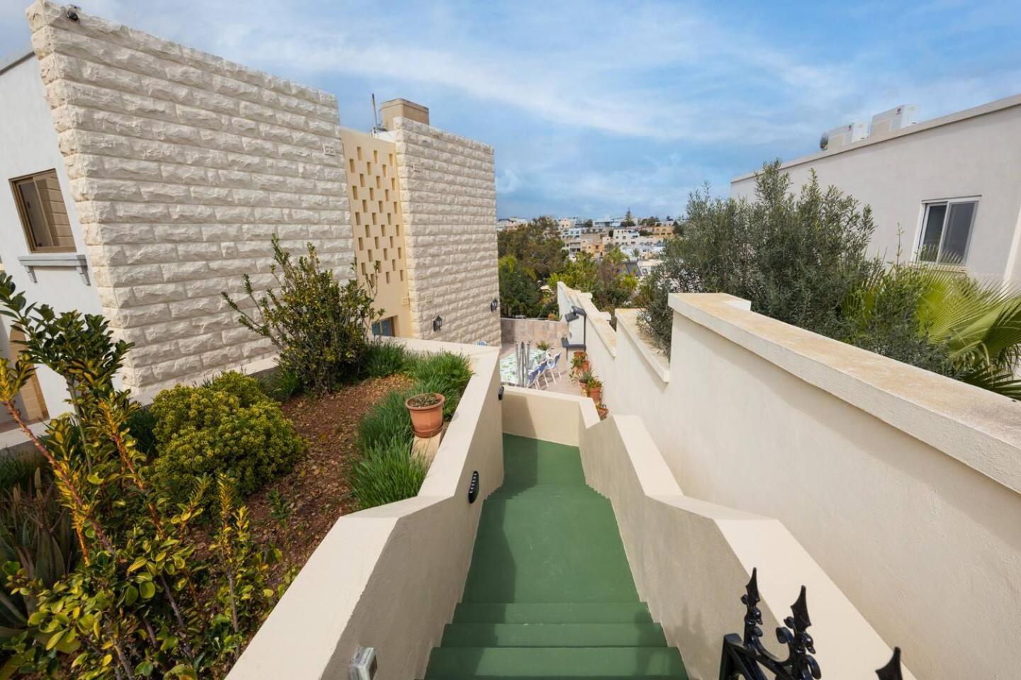 Lorella - Private Pool, Jacuzzi By Homely *