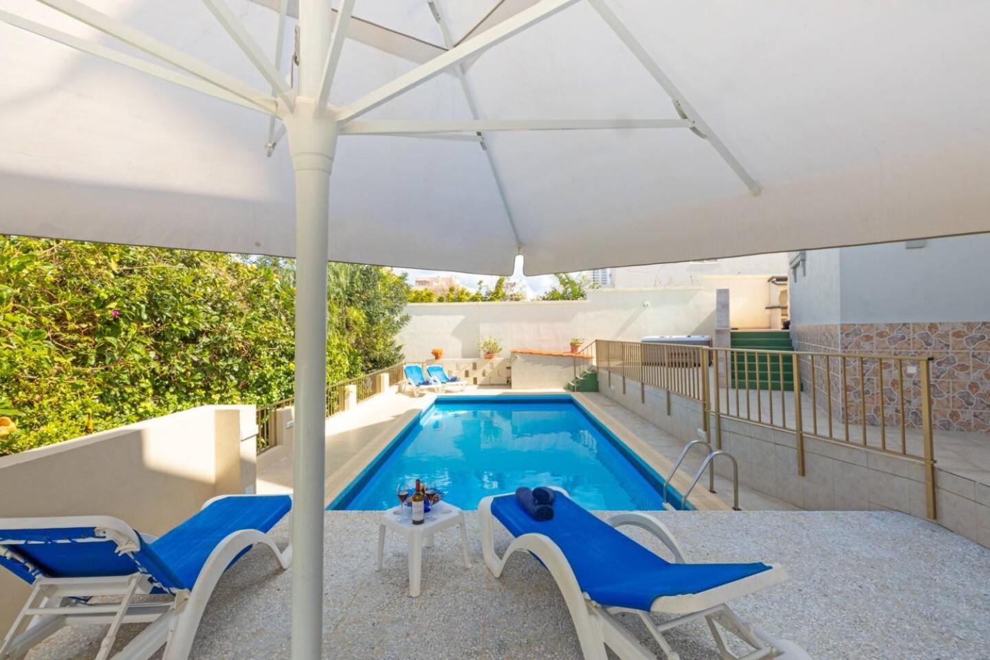 Lorella - Private Pool, Jacuzzi By Homely *